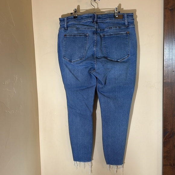 Judy Blue Relaxed Jeans raw hem Sunflower Embroidery Women’s Sz 18W - Picture 2 of 9